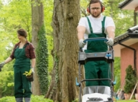 Як провести весняне прибирання в саду?