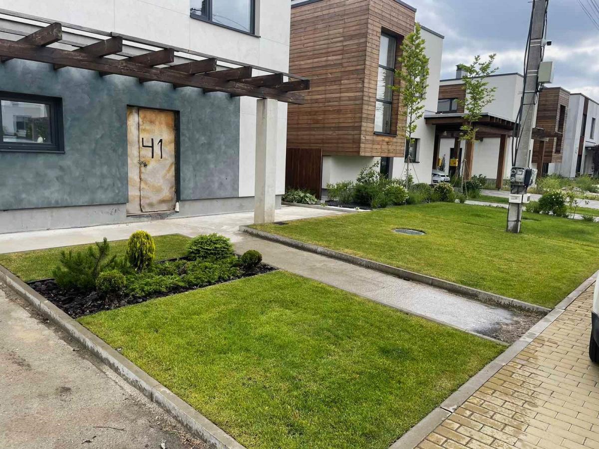 Озеленення території таунхауса