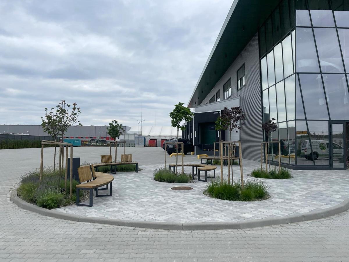 Озеленення території торгівельного центру м.Київ