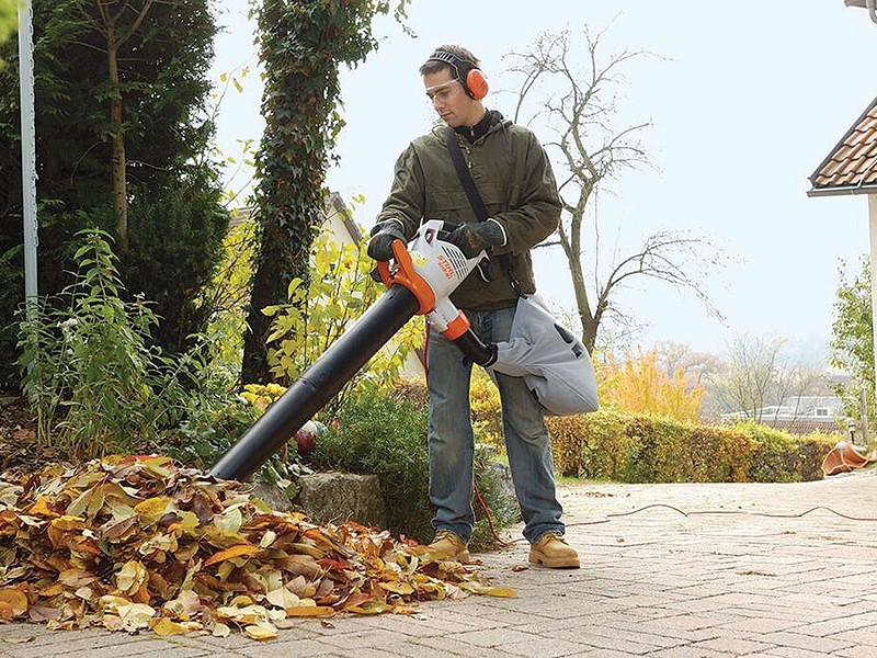 Прибирання листя