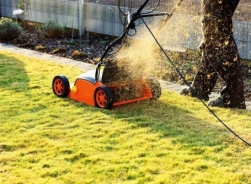 Скарифікація газону