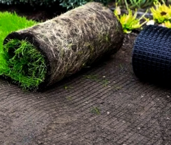 Укладання сітки від кротів