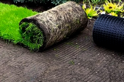 Укладання сітки від кротів