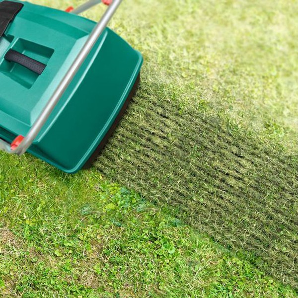 Аерація газону